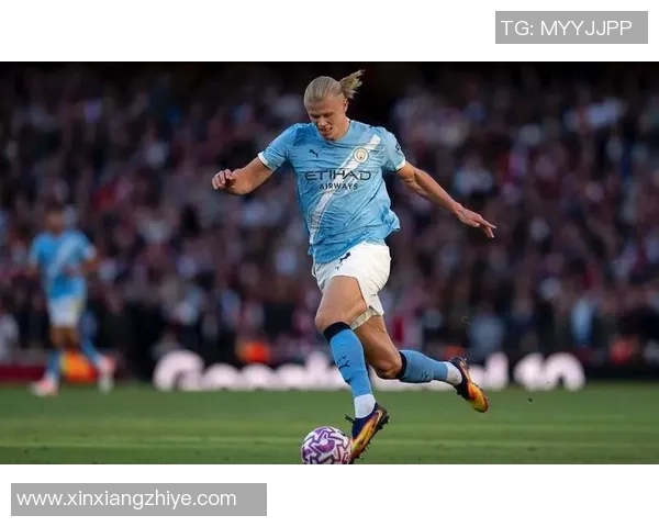 英格兰足球明星哈特利的传奇生涯与辉煌成就揭秘 英格兰足球明星哈特利的传奇生涯与辉煌成就揭秘